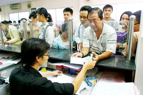 Nộp hồ sơ đăng ký kinh doanh tại Sở KH-ĐT TPHCM. Ảnh LÃ ANH Nộp hồ sơ đăng ký kinh doanh tại Sở KH-ĐT TPHCM. Ảnh LÃ ANH